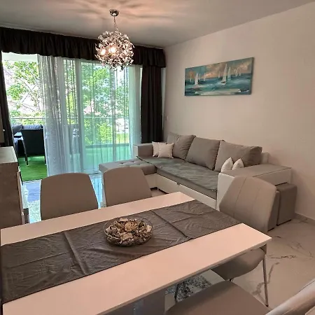 Διαμέρισμα Bauhaus Silver Wellness Apartman