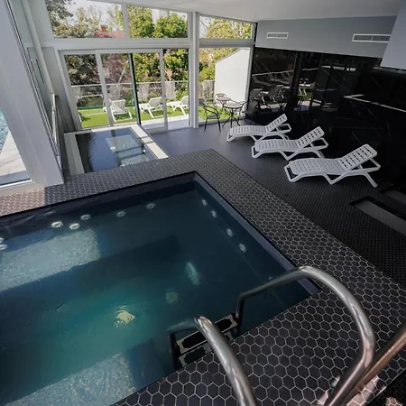 公寓 Bauhaus Silver Wellness Apartman