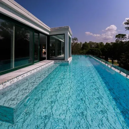 Bauhaus Silver Wellness Apartman Σίοφοκ